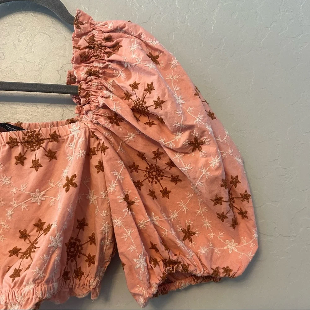 Zara women's coral peach floral embroidered cropped puff sleeve blouse size xs